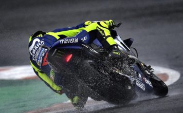 Pembalap MotoGP, Valentino Rossi kembali mengeluhkan persoalan ban motornya. (Twitter Valentino Rossi)